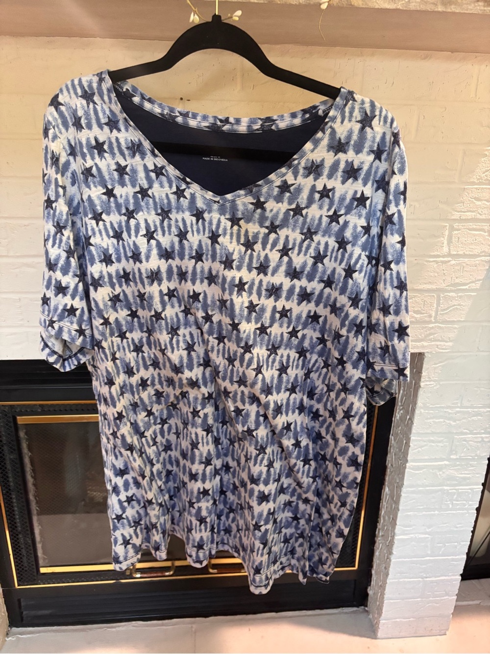 Catherines Blue and White V-Neck Star Print Short Sleeve Top